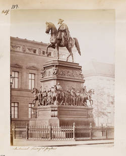 Denkmal Friedrich II Unter den Linden von Nordosten