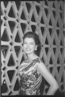 „Nur am letzten Tag der Deutschen Rundfunk-, Fernseh- und Phono-Ausstellung 1961 hatte sie Zeit zu einem schnellen Bummel durch die Ausstellung.“