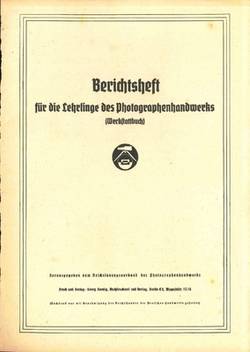 Teil-Nachlass Gerda Marhold - „Berichtsheft für die Lehrlinge des Photographenhandwerks (Werkstattbuch)“, geführt von Gerda Marhold seit dem 13.04.1944 ;