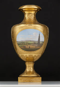 Amphoren-Vase mit Kreuzberg Denkmal und Porträt Friedrich Wilhelm III.;