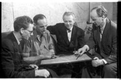 Besprechung mit Karl Böttcher, Cecil F. S. Newman, Martin Mächler (?) und Hans Scharoun