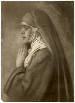 Lina Lossen als Mutter Maria in „Die Passion“