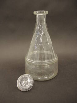 Flasche aus Pressglass mit Stöpsel