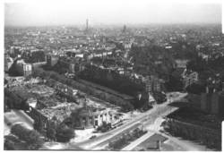 Blick vom Funkturm ab Kreuzung Messedamm / Masurenallee mit der zestörten ersten Messehalle von 1914