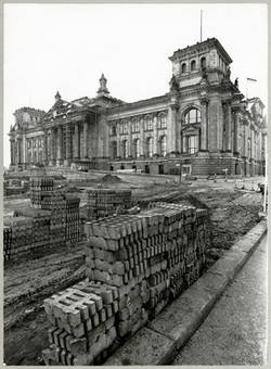 "Reichstag Wiederaufbau" Blick von der Scheidemannstraße aus