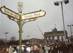 Öffnung des Brandenburger Tors, Uhrzeit: 15:00 Uhr;