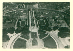 Luftaufnahme. Der Königsplatz mit Blick in die Alsenstraße bis zum Humboldthafen