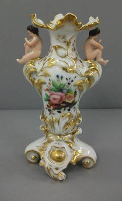 Vase mit Putten, Deutsche Blumen;
