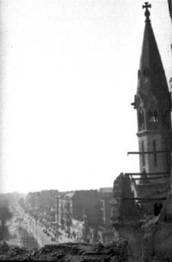 Blick von der Turmruine der Kaiser-Wilhelm-Gedächtniskirche in den Kurfürstendamm[?]