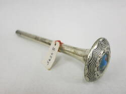 Griff eines Damenschirmes, verziert, mit blauem Emaille am Knauf