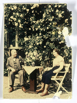 Hans und Luise Richter im Garten ihres Hauses in Wannsee, um 1953;