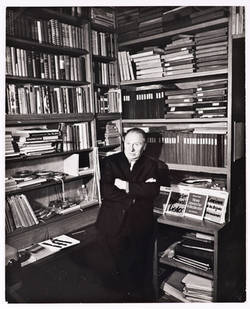 Ernst Busch in seinem Arbeitszimmer