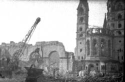 Trümmerbeseitigung an der Kaiser-Wilhelm-Gedächtniskirche