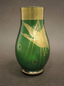 Vase mit Kranich-Dekor in Goldmalerei