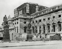 Gebäude der Deutschen Staatsoper Unter den Linden vor dem Wiederaufbau