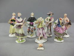 Acht Miniaturfiguren, Edelfrauen und Edelmänner;