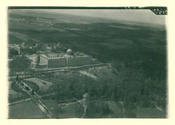 Luftaufnahme Potsdam. Neues Palais, Communs und Landschaft bis Horizont