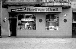 o.T., Kneipe/Lokal/Gaststätte "Walter Neusel" mit Werbung für Berliner Kindl-Bier