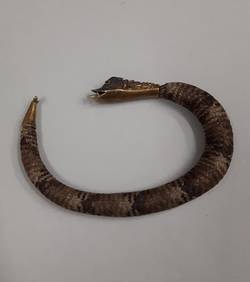 Armband aus Haaren in Schlangenoptik