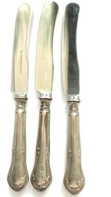 Drei Messer mit Silbergriffen;