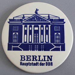 Wandteller "BERLIN Hauptstadt der DDR"
