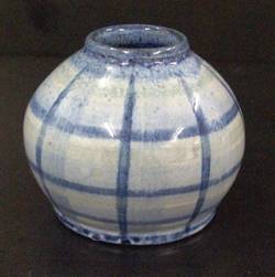 Kleine Vase, blau-grau glasiert