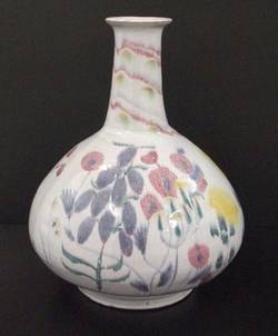 Vase, Tiermotiv und floraler Dekor