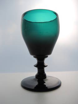 Weinglas - bauchig, grün/blau