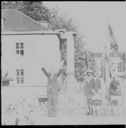 „Parade vor dem amerikanischen Hauptquartiere“