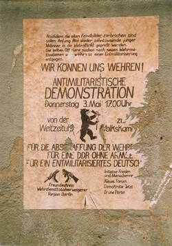 Plakat "Wir können uns wehren! Antimilitaristischen Domonstration! ... Für die Abschaffung der Wehrpflicht. Für eine DDR ohne Armee, Für iein entmilitarisiertes Deutschland"