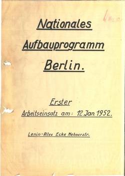 26 Albumblätter "Nationales Aufbauprogramm Berlin. Erster Arbeitseinsatz am 12. Januar 1952 Lenin-Allee Ecke Mehnerstraße" sowie "Zweiter Arbeitseinsatz am 19.01.1952" (Arbeiter des LEW Hennigsdorf)