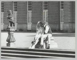 o.T., Junges Paar im Park Schloss Charlottenburg