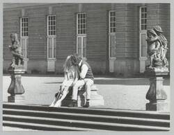 o.T., Junges Paar im Park Schloss Charlottenburg