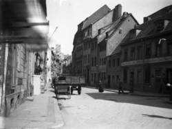 Blick in die Petristraße nach Nordwesten von der Ecke Rittergasse, rechts die Gebäude Petristraße 27-22 (v.l.n.r.);
