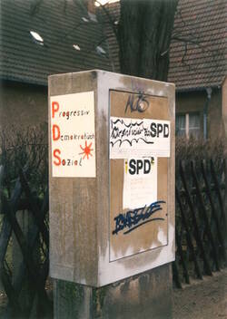 Plakate von PDS und SPD zur Volkskammerwahl