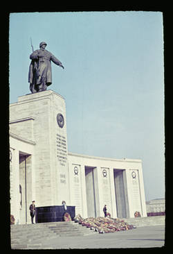Sowjetdenkmal 25.10.53.