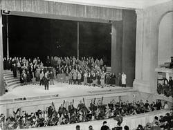 Erste Akustikprobe im wiederaufgebauten Opernhaus mit GMD Erich Kleiber, Intendant Max Burghardt und Bauleiter Richard Paulick;