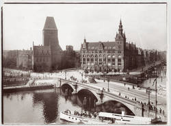 Waisenbrücke über die Spree und Märkisches Museum am Märkischen Platz