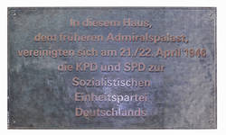 Gedenktafel / Vereinigung KPD und SPD zur SED;