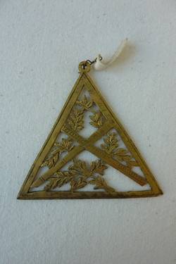 Freimaurerzeichen in Form eines gleichseitigen Dreiecks