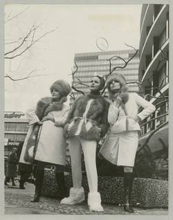 Aus Anlass der beginnenden Durchreise zeigte heute der bekannte Berliner Modeschöpfer Horst Mandel einige seiner neuesten Modevorschlägefür Herbst und Winter 1968