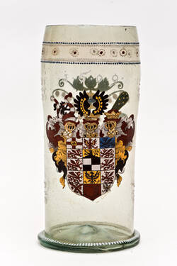 Glashumpen mit brandenburgischem Wappen in Emailmalerei
