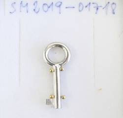 Kleiner silberner Schlüssel