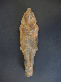 Glasskulptur: Mumie (Uschebti) ;