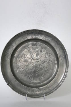 Zinn-Schale mit eingraviertem Emblem des Bäckerhandwerks
