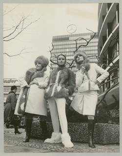 Aus Anlass der beginnenden Durchreise zeigte heute der bekannte Berliner Modeschöpfer Horst Mandel einige seiner neuesten Modevorschlägefür Herbst und Winter 1968