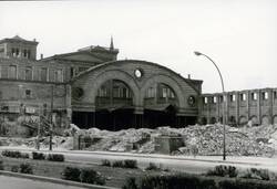 Görlitzer Bahnhof, Rückseite der Ruine mit Resten der Bahnhofshalle