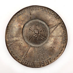 Medaille für verdienstvolle Gäste und Teilnehmer des XII. Internationalen Numismatischen Kongress in Berlin