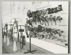 Viele Neuigkeiten [...] erwarten den Besucher ... Fahrradbeleuchtungen bei der Industrieausstellung Berlin 1968