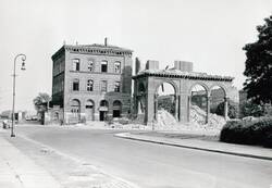 Görlitzer Bahnhof, Ruine, Frontseite, Rest des Eingangs mit Anbau Richtung Güterbahnhof